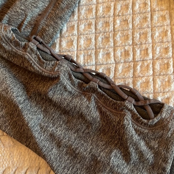 Lululemon crop pant - Picture 2 of 4